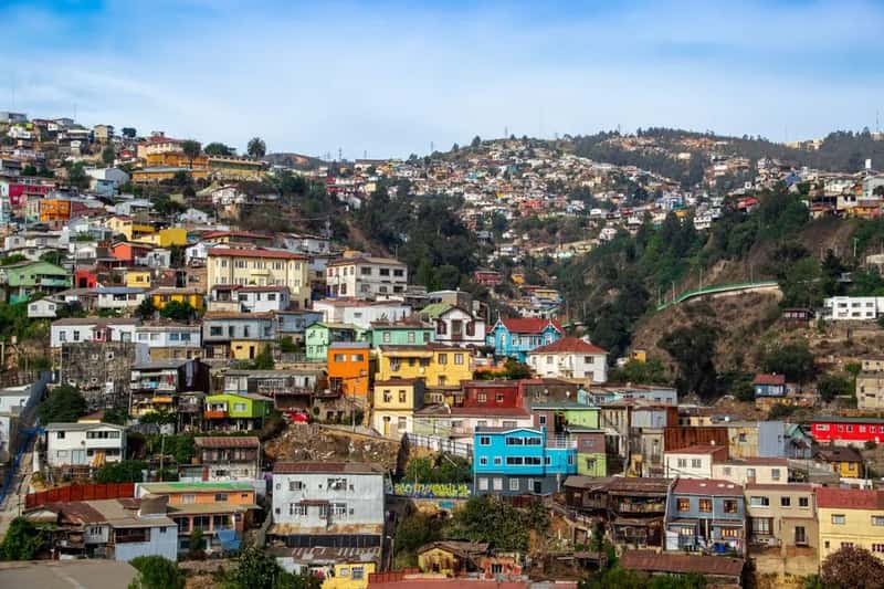 Valparaíso, Chile: Hillside Color by the Pacific (Image Credits: Pexels)