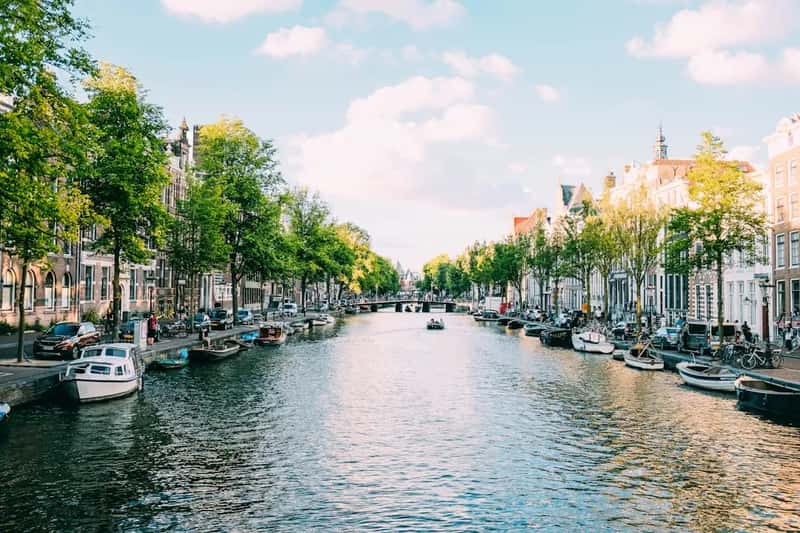 Amsterdam's cruise and hotel crackdown (Image Credits: Unsplash)