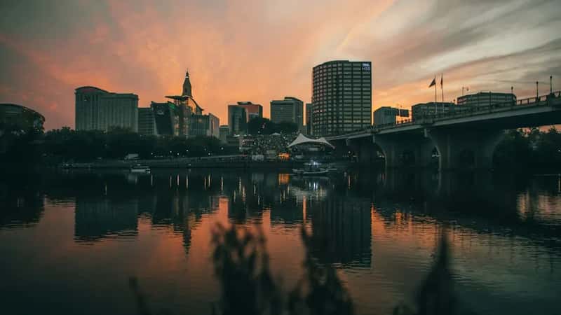 6. Connecticut: The Nutmeg State Squeezes Retirees from Every Direction (Image Credits: Unsplash)