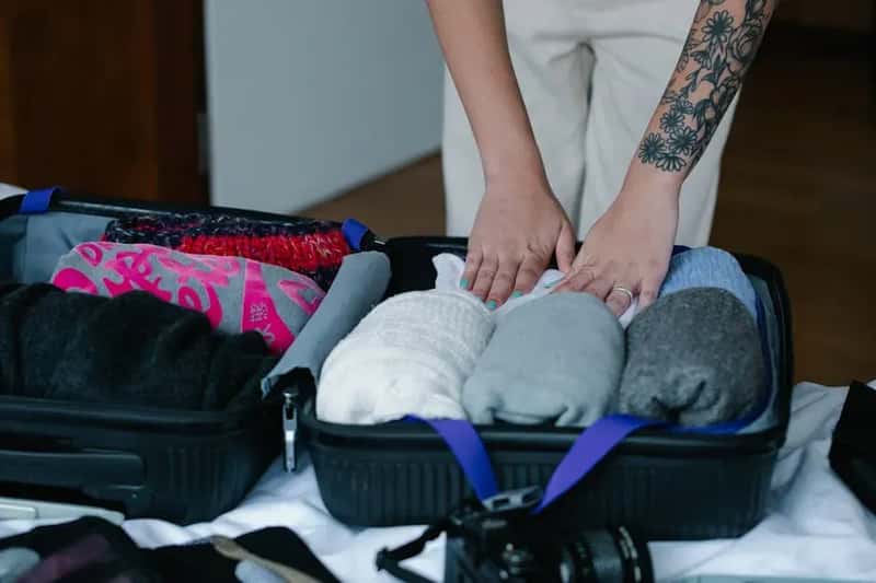 #16 - Roll Your Casual Clothes Into Tight Cylinders (Image Credits: Pexels)