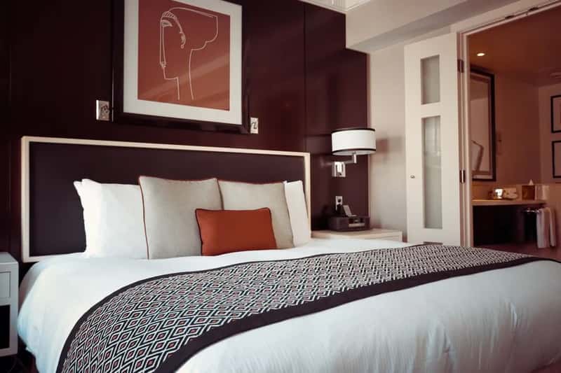 Serviced apartments and extended-stay rentals for flexible travelers (Image Credits: Pexels)
