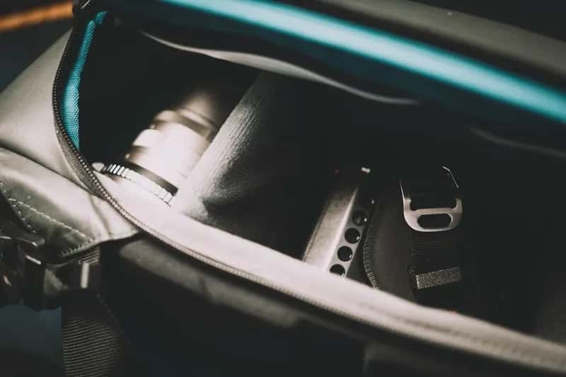 4. Pack a Pouch That Is Ready to Scan Instantly (Image Credits: Pexels)