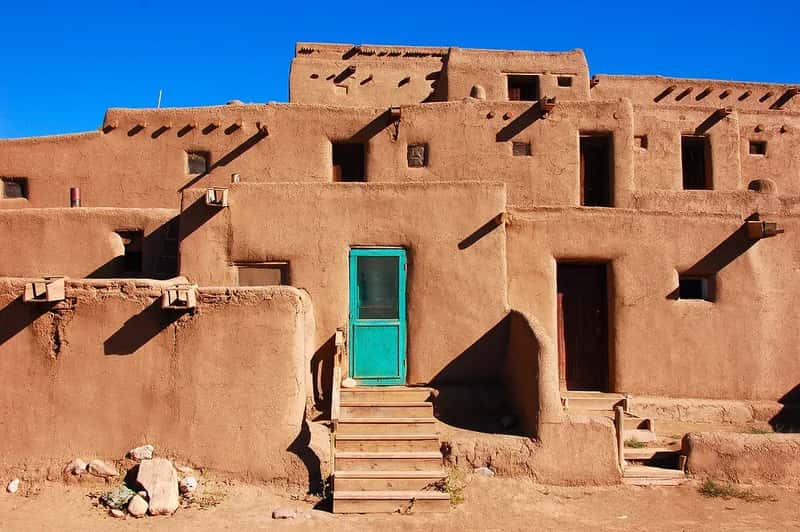 Taos, New Mexico: Culture, Adobe, and Altitude (Larry Lamsa, Flickr, CC BY 2.0)