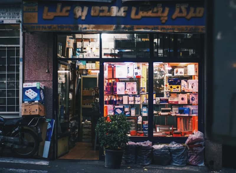 10. Midtown's Shady Electronics Stores (Image Credits: Unsplash)