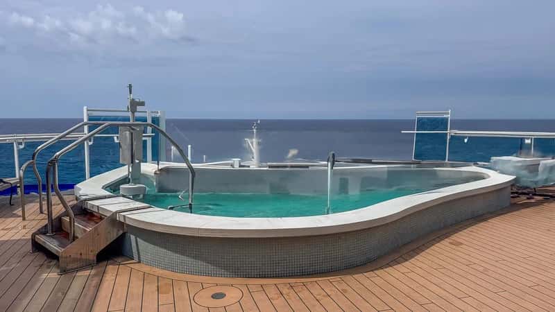 Finding quiet corners on a ship built for thousands (Image Credits: Pixabay)