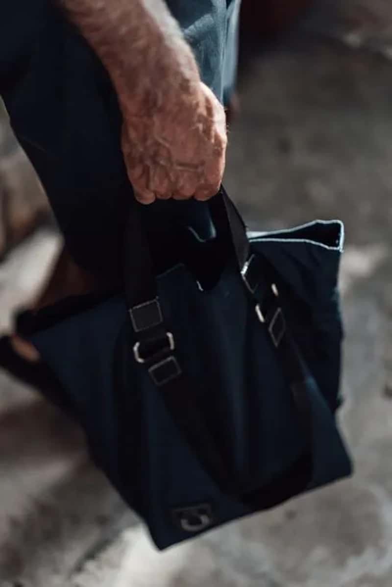 6. Trusting a carry-on bag without measuring it first (Image Credits: Pexels)