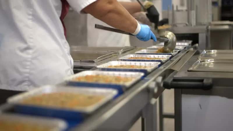 8. Food Quality and Dining Disappointments Are Real and Widespread (Image Credits: Unsplash)