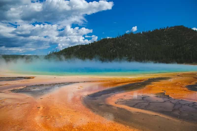 Yellowstone and Grand Teton: geysers, wildlife, and weather windows (Image Credits: Unsplash)