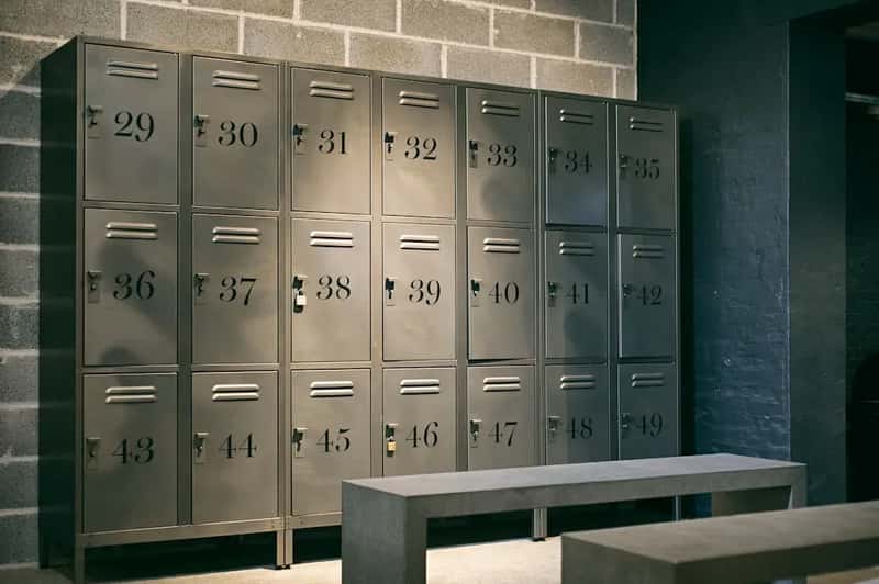 #4 - They Use Luggage Storage to Move Freely (Image Credits: Unsplash)