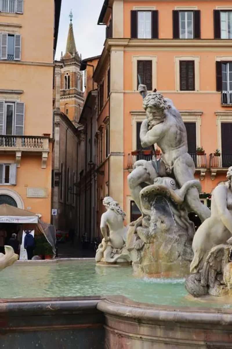 Sit Down Tables on Piazza Navona (Image Credits: Pexels)