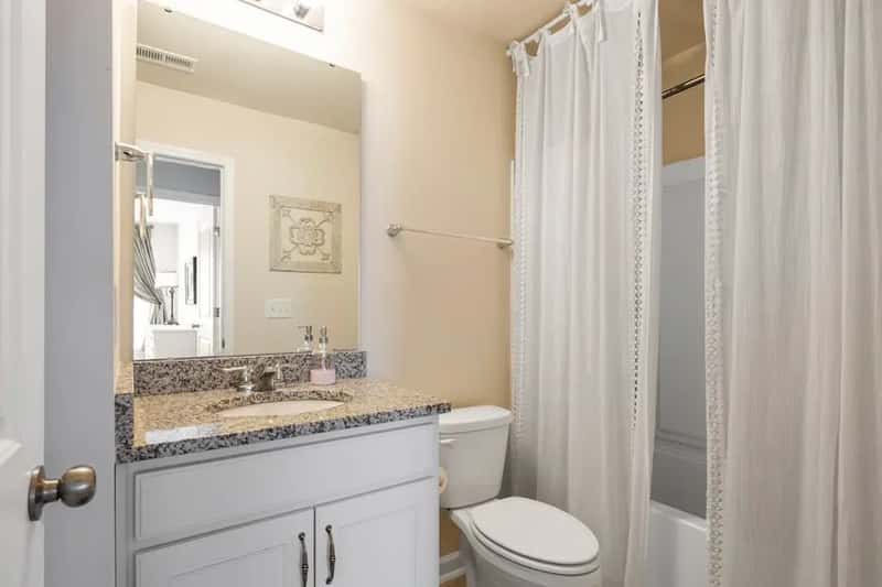 8. The Shower Curtain and Liner (Image Credits: Pexels)