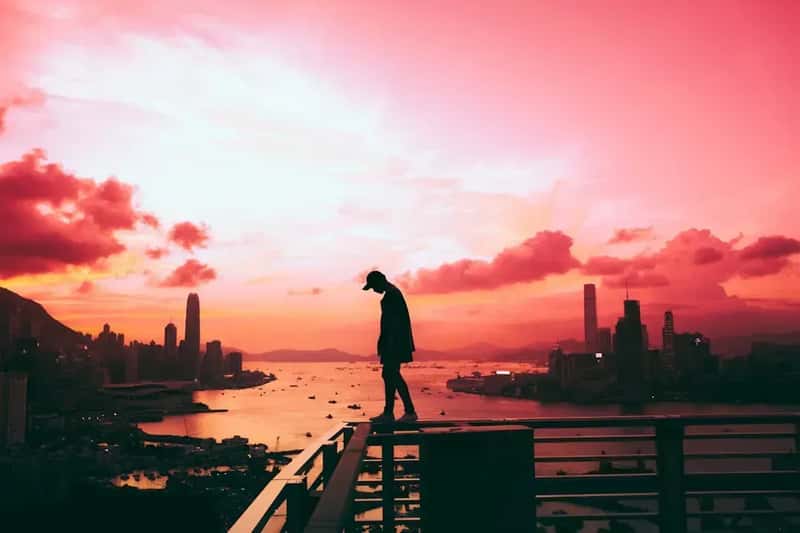 1. The Loneliness Hits Harder Than Anyone Warned You (Image Credits: Unsplash)