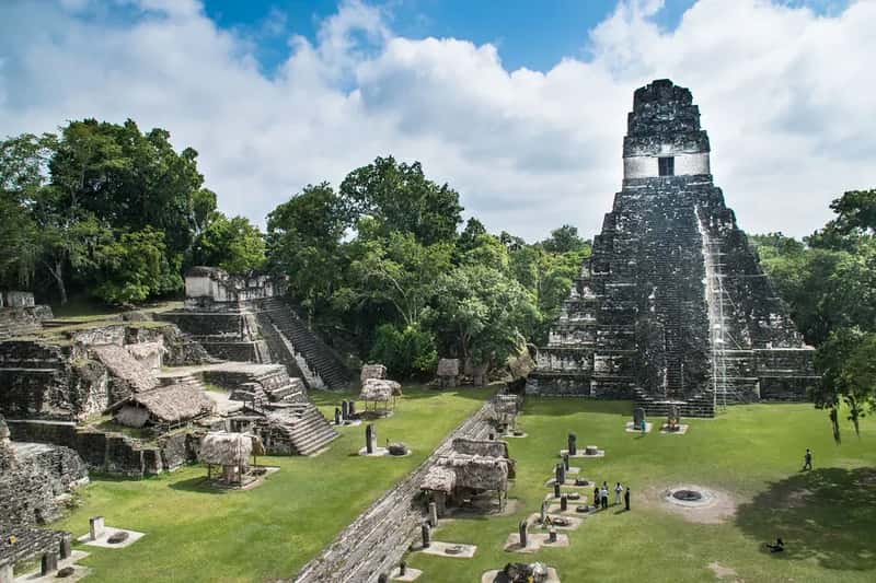 Tikal and the Ancient Mayan World (www.ralfsteinberger.com, Flickr, CC BY 2.0)