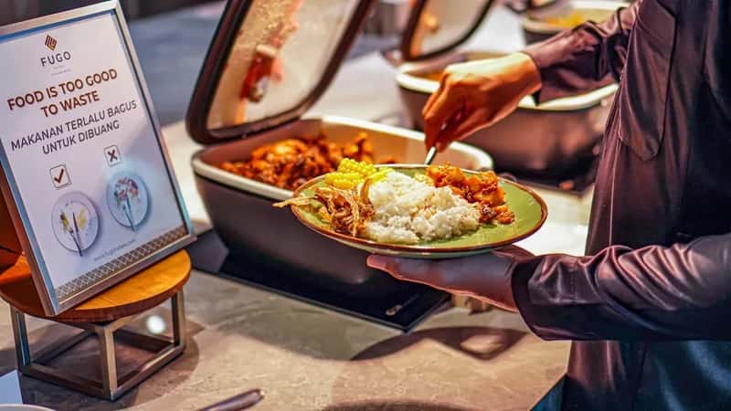 #7 - You Can Take Buffet Food Back to Your Cabin (Image Credits: Unsplash)