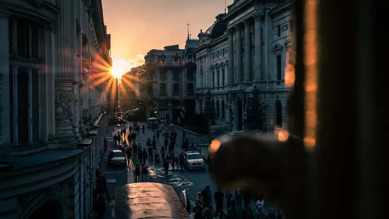Social Media: The Overtourism Accelerant (Giuseppe Milo (www.gmilo.com), Flickr, CC BY 2.0)