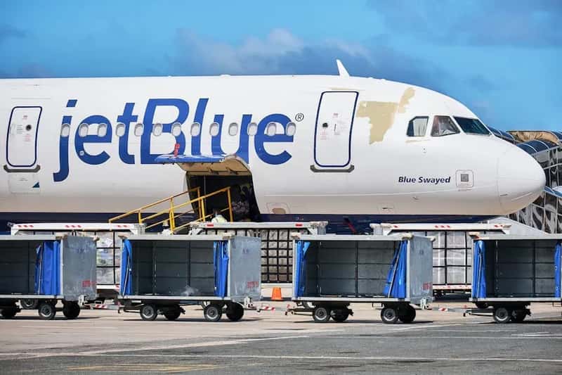 3. JetBlue Airways - Surge Pricing Comes to Your Suitcase (Image Credits: Pexels)