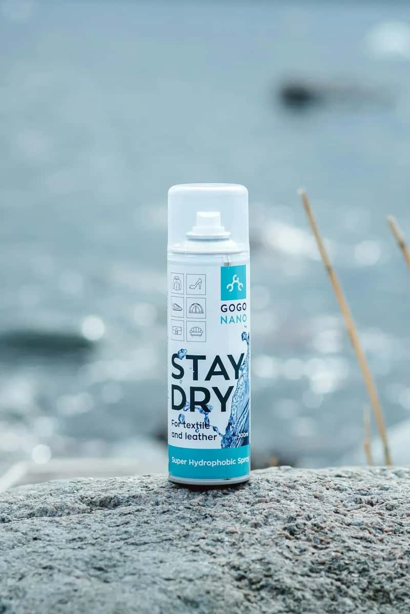 #10 - Packing Aerosol Dry Shampoo as If It Were a Solid (Image Credits: Unsplash)