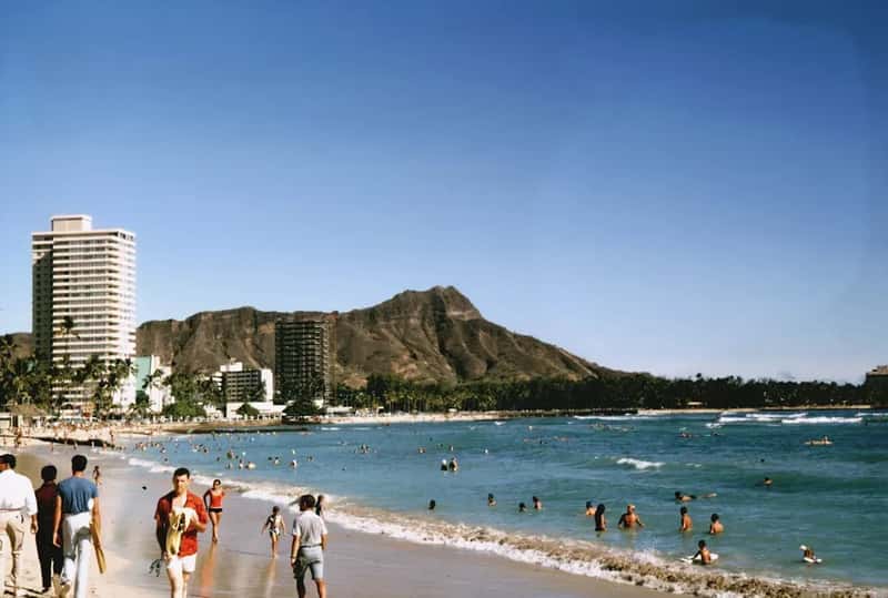 18. Waikiki Beach, Honolulu, HI (Image Credits: Unsplash)