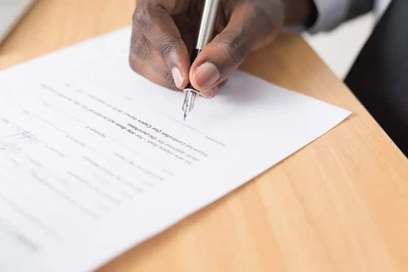 9. No Lease Agreement Is Offered or Mentioned (Image Credits: Unsplash)