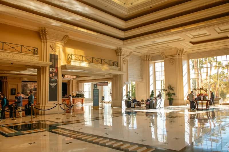 A Lobby and Common Areas That Look Neglected (Image Credits: Unsplash)