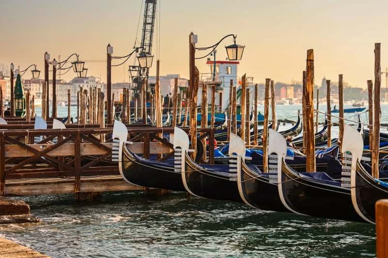6. Unmetered gondola rides sold at the dock (Image Credits: Pexels)
