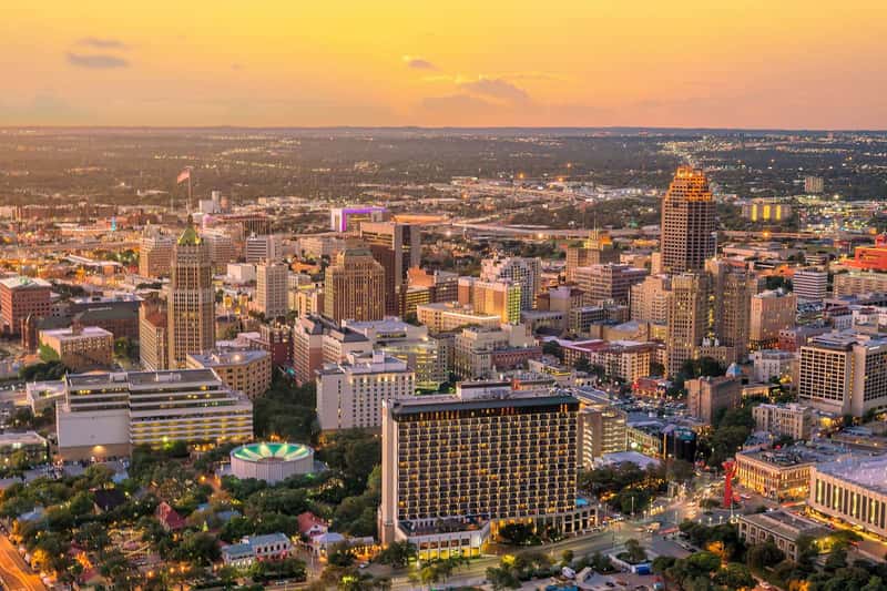 San Antonio, Texas: Historic Charm Without the Premium (Image Credits: Shutterstock)
