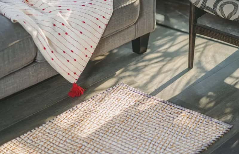 #15 - Loose Throw Rugs Scattered Through Every Room (Image Credits: Pexels)