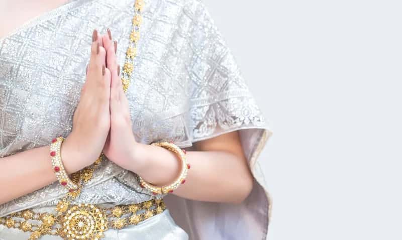 The wai is a greeting, not something you owe every stranger (Image Credits: Pexels)