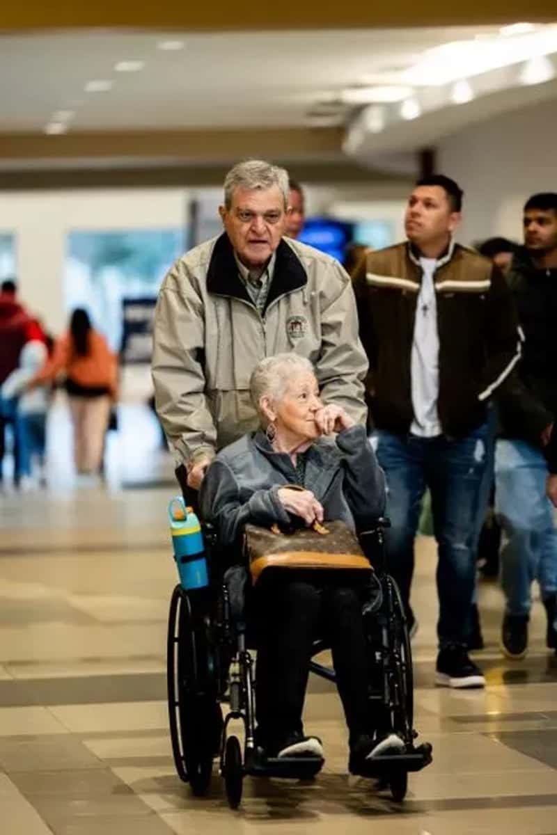 #1 - They Can Connect You With Free Escort Assistance From Curb to Gate - and Almost Nobody Ever Tells You This (Image Credits: Pexels)
