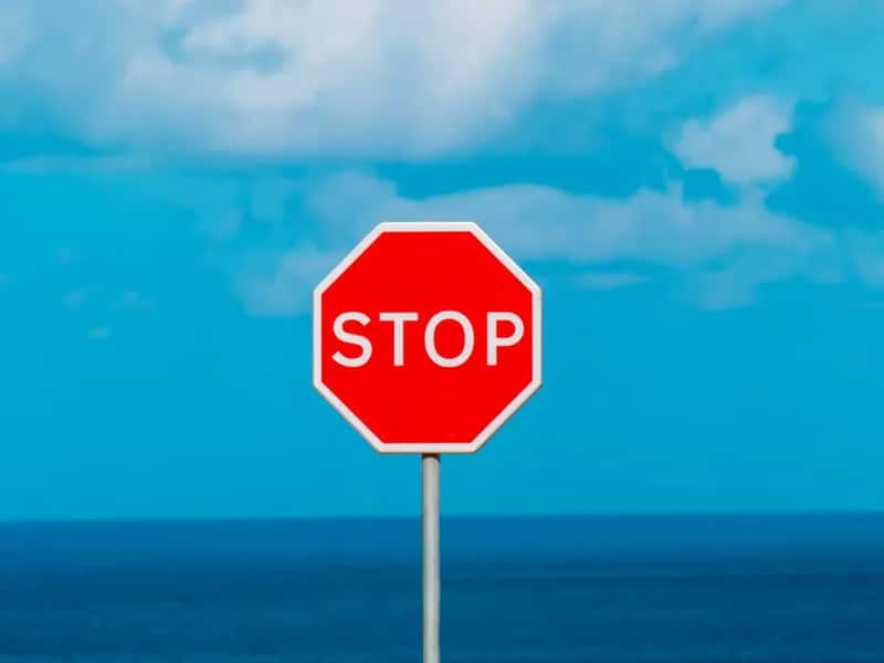 2. Ignoring State Department Travel Advisories and Enrollment Programs (Image Credits: Pexels)