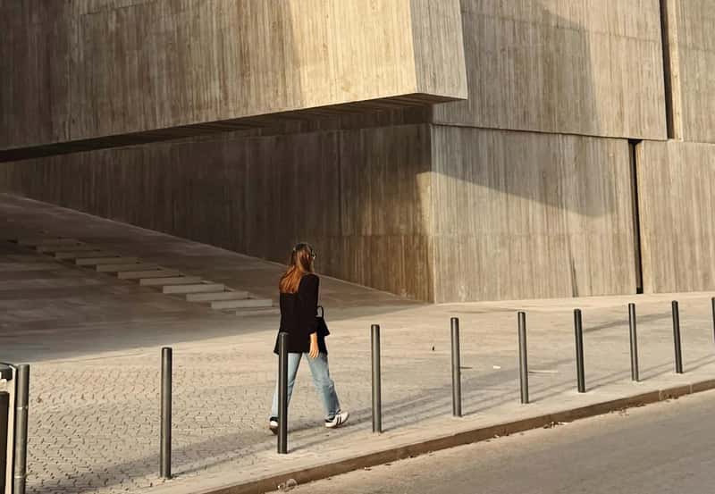 1. The Weight of the Unhideable (Image Credits: Pexels)