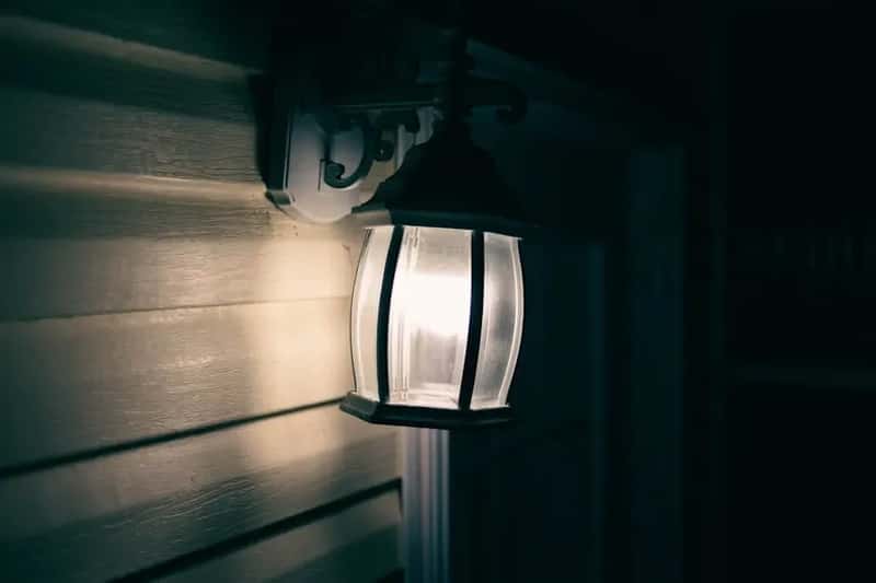 #13 - They Leave Strategic Exterior Lights On All Night (Image Credits: Pexels)