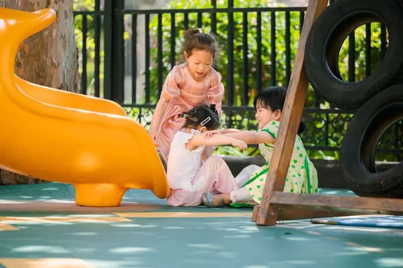 #2 - Kids Resolving Their Own Fights Without Any Adult Stepping In (Image Credits: Pexels)