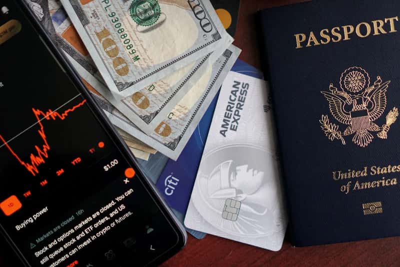 Which Credit Cards Still Charge the Fee (Image Credits: Pexels)