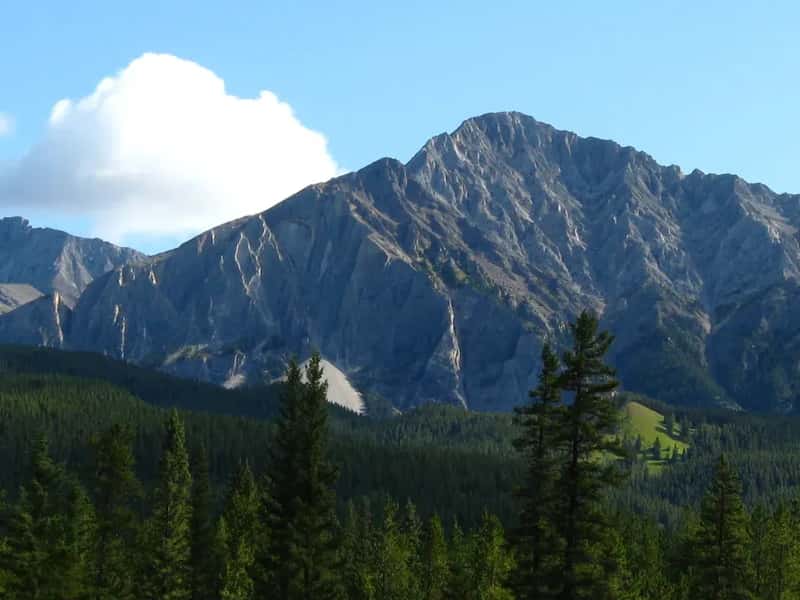 5. Banff, Alberta: Where the Landscape Does All the Talking (functoruser, Flickr, CC BY 2.0)