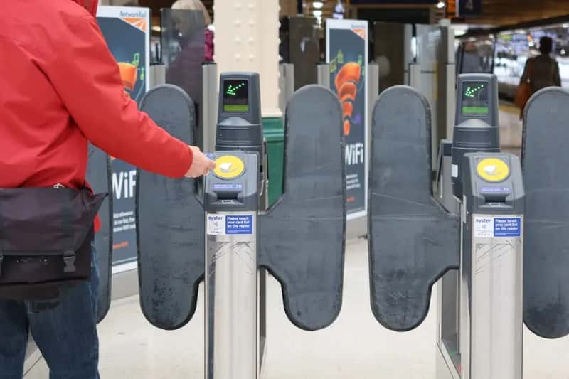 France's Minimum Purchase Policies and Contactless Limits (Image Credits: Unsplash)