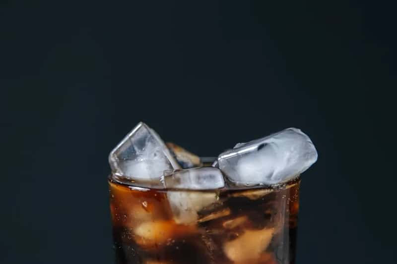 4. Asking for extra ice in drinks (Image Credits: Pexels)