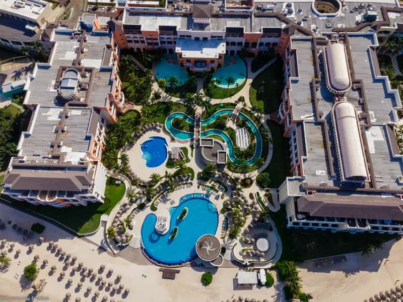 6. All-inclusive resorts with restrictive layouts (Image Credits: Pexels)