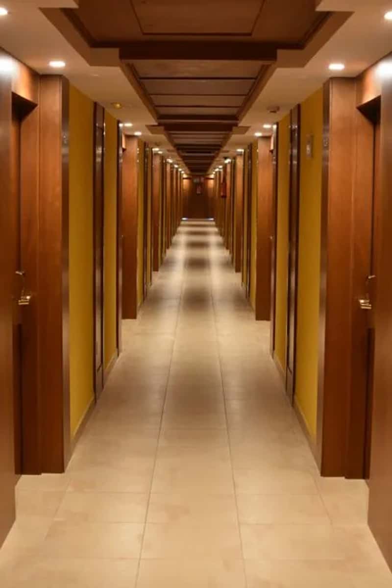 3. A Room Away from Elevators, Ice Machines, and Housekeeping Closets (Image Credits: Pexels)