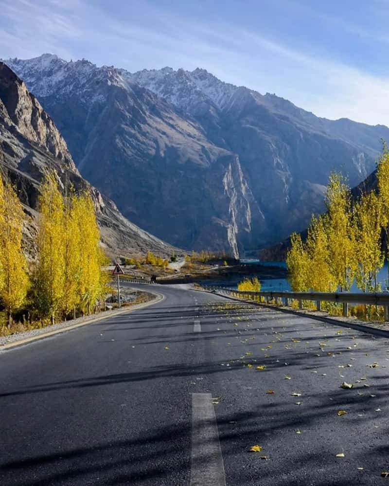Karakoram Highway, Pakistan and China (Image Credits: Unsplash)