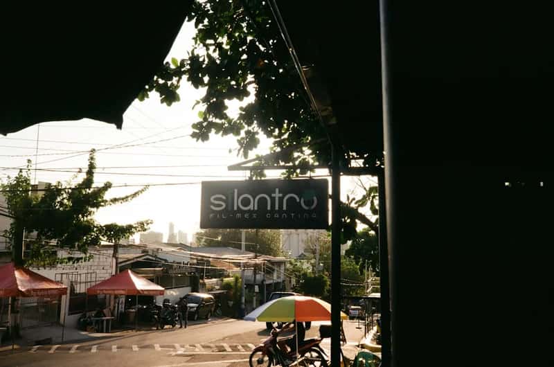 Philippines: fast food chains and fine dining sit worlds apart (Image Credits: Unsplash)