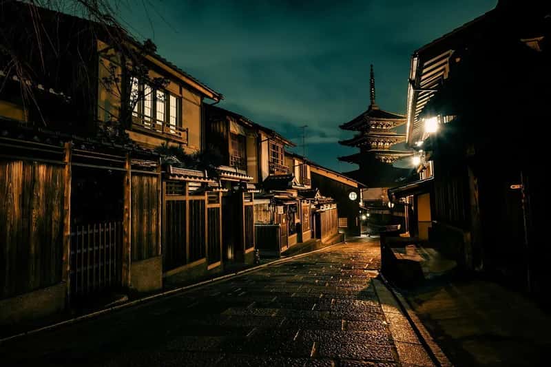 10. Kyoto, Japan - Beauty Suffocating Under Attention (Image Credits: Pixabay)