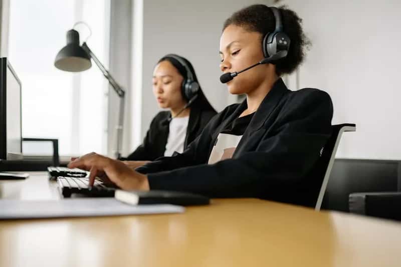 #4 - Blaming the Front Desk Agent for Things They Didn't Cause (Image Credits: Pexels)