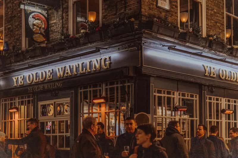 5. Pubs close earlier than most visitors expect (Image Credits: Pexels)