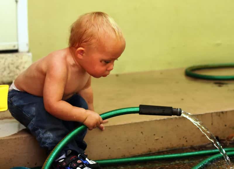 #24 - Drinking Straight From the Garden Hose (Monica R., Flickr, CC BY 2.0)