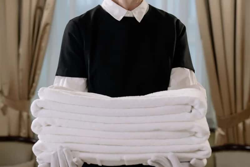 3. Using towels and sheets to wipe off makeup and greasy food (Image Credits: Pexels)
