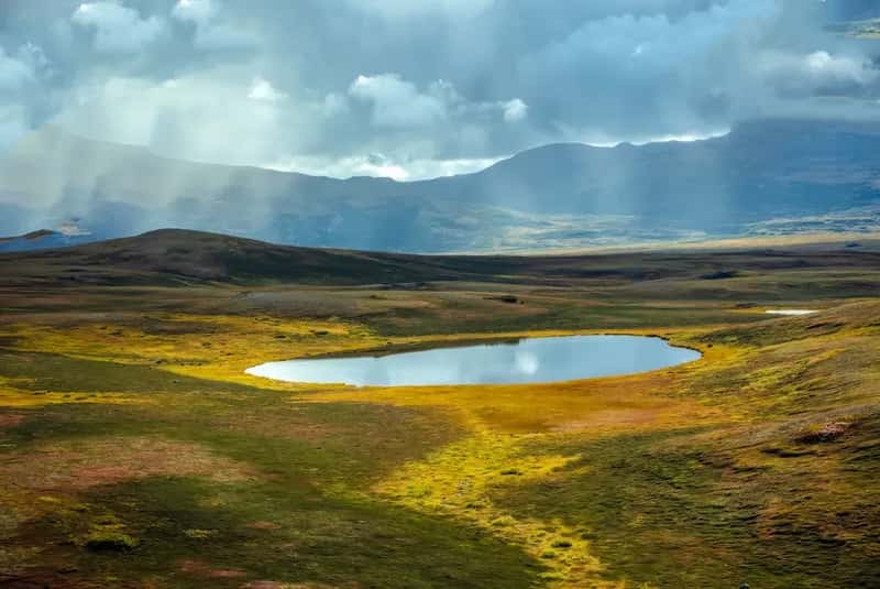 #1 - Lake Clark, Alaska: Grizzly Bears, Active Volcanoes, and the Only Way In Is a Bush Plane (Image Credits: Unsplash)