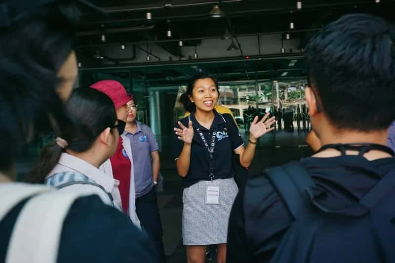 Guides read the group before the group reads the map (Image Credits: Pexels)
