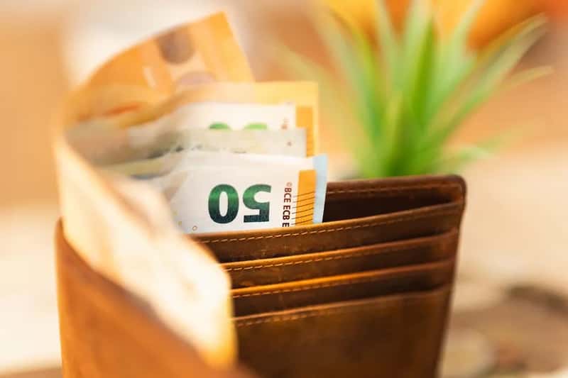 The income threshold that determines eligibility (Image Credits: Pexels)