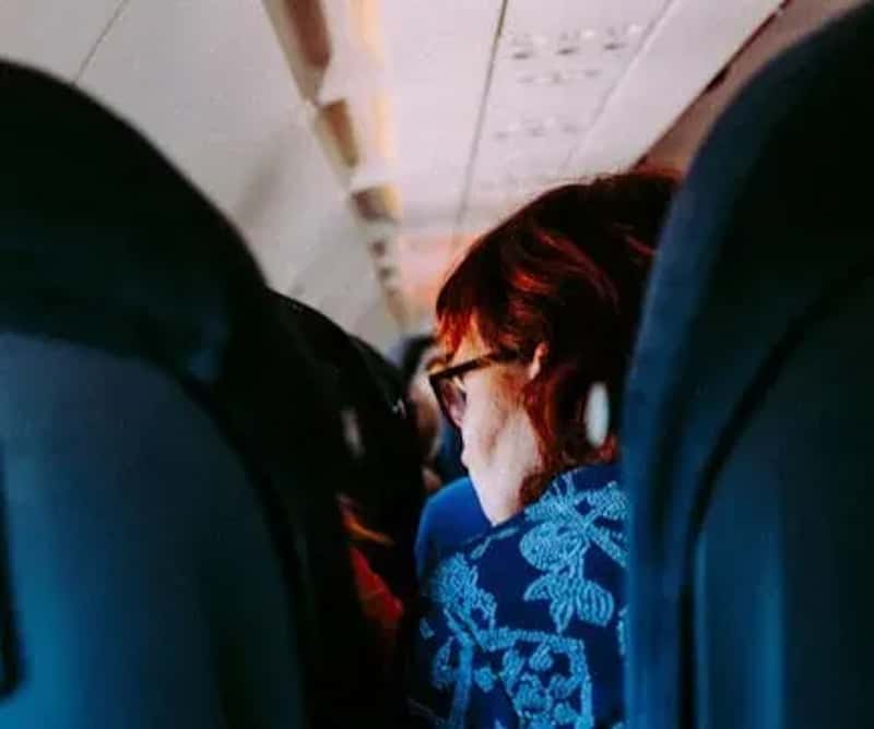 Sign #2: Visible Fear and Anxiety During Boarding (Image Credits: Pexels)